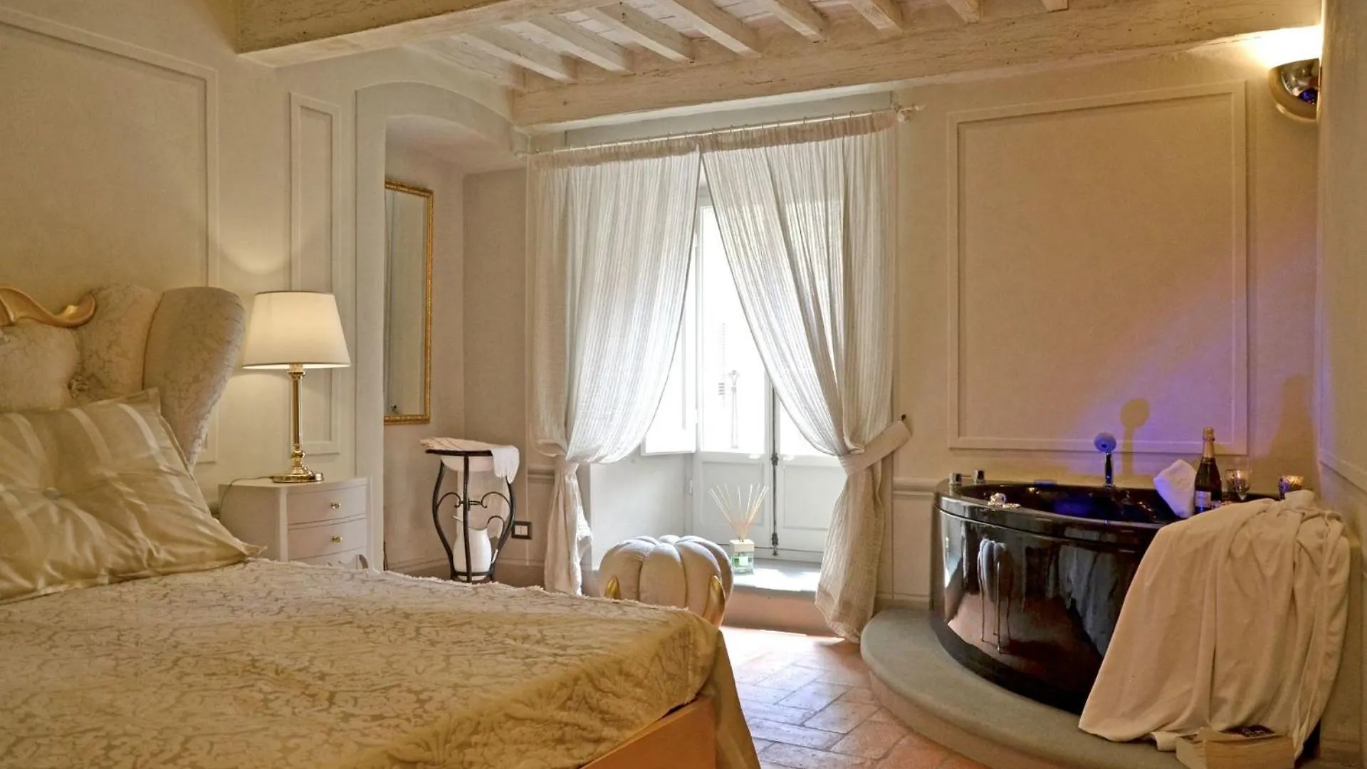 The House With Steam Room, Jacuzzi And Theater View Cortona 0*,  Italy